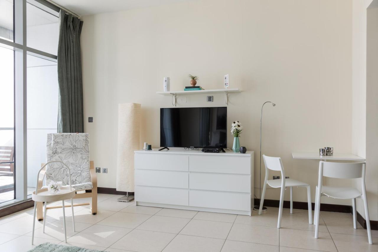 Higuests - Cozy Studio With Panoramic Views On The Lake Daire Dubai Dış mekan fotoğraf